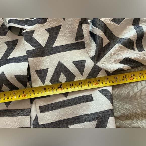 Geometric Patterned Coat - Picture 9 of 10